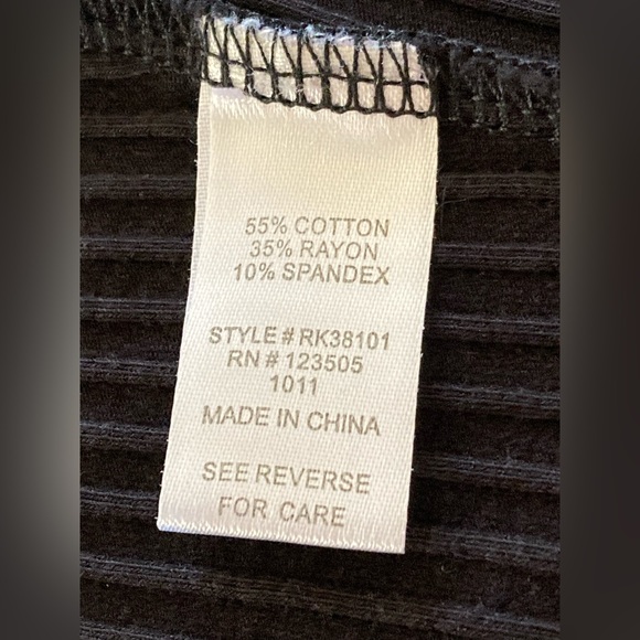 Heart & Hips Back Crop Top With Zipper - Picture 6 of 9